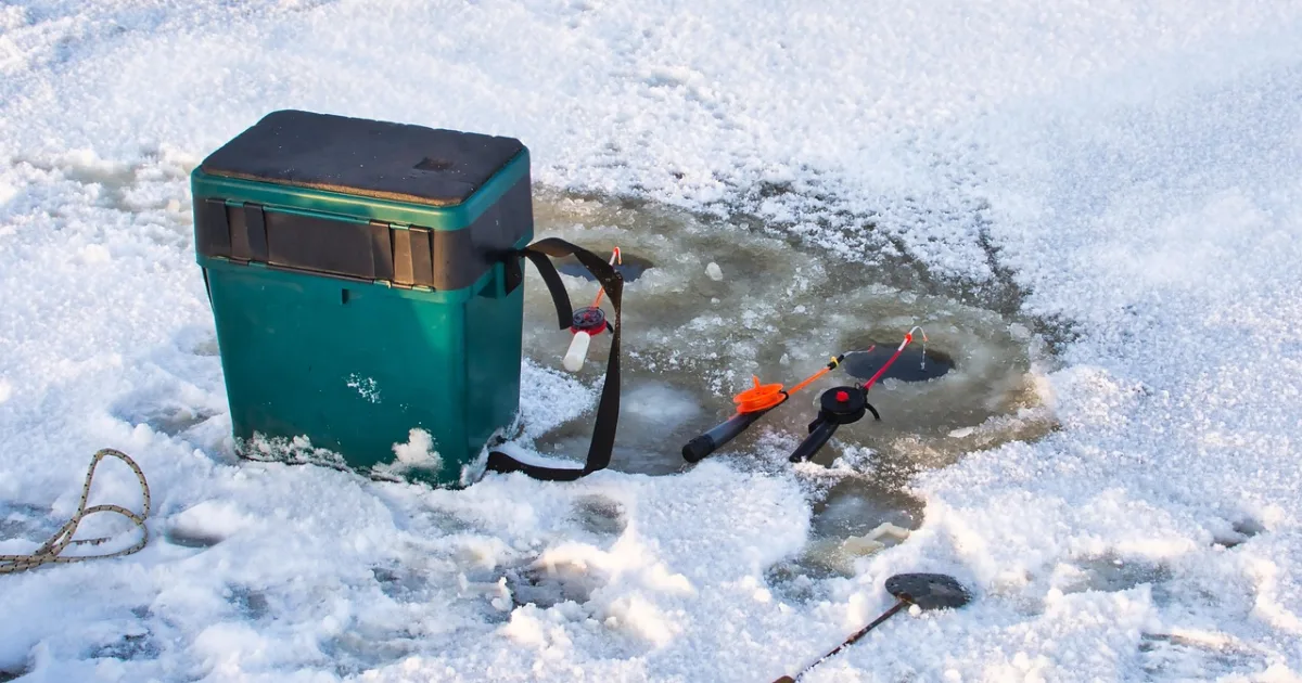 На что обратить внимание, когда нужно купить зимнюю рыболовную палатку